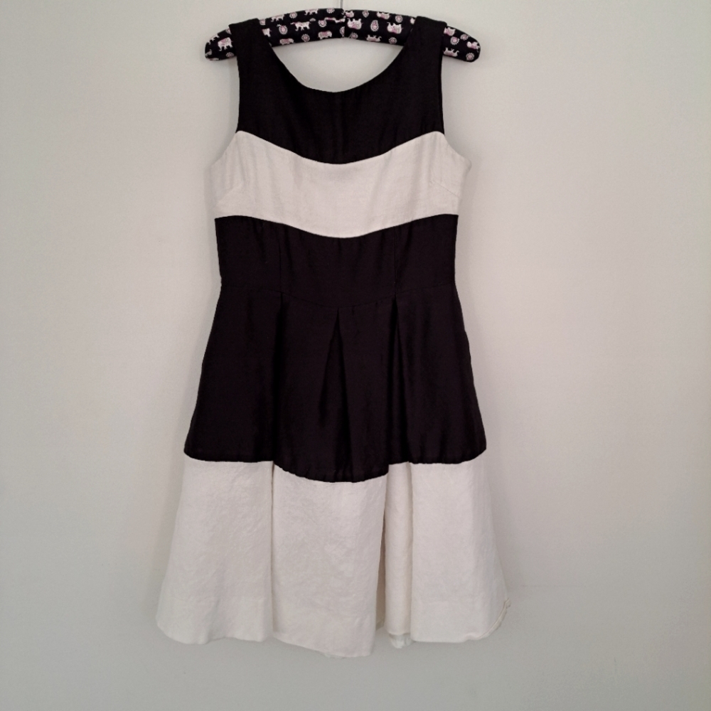KATE SPADE Gayle fit and flare dress w pockets!
